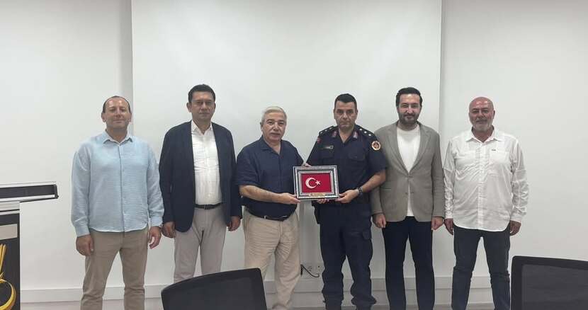İlçemiz Jandarma Komutanı Fahrettin Özçoban'a ziyarette bulundular. 