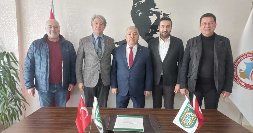 Mustafakemalpaşa Berberler Esnaf ve Sanatkârlar Odası Başkanı İsa ORUÇ'a Ziyarette bulundular.