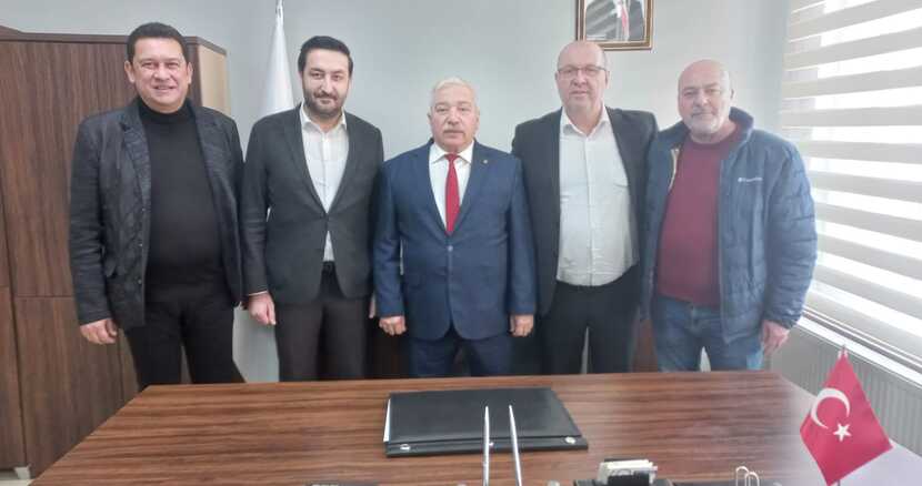 Mustafakemalpaşa Haberleşme Dinlenme Barınma ve Eğlence Hizmetleri Esnaf Odası Başkanı İsmail GÜRTUNCA'ya ziyarette bulundular.